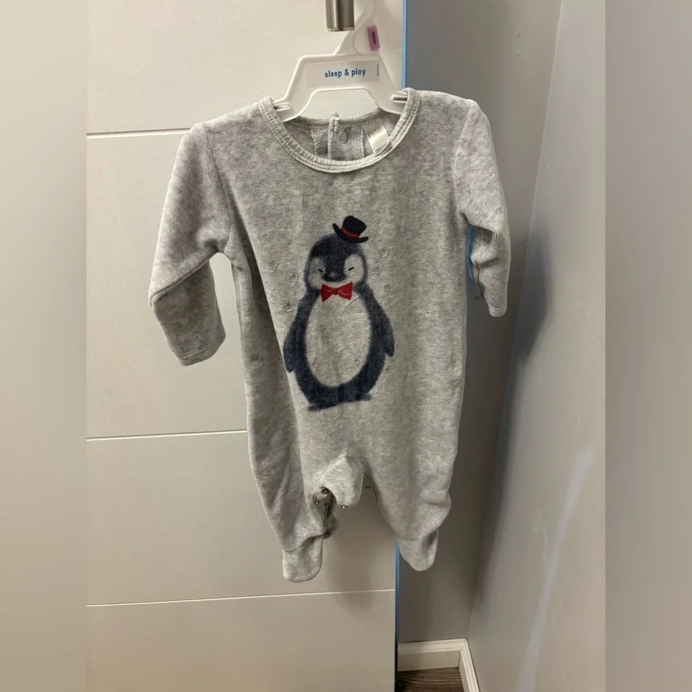 petit lem baby Penguin velour Footie Pajamas Size 6 Months Gray